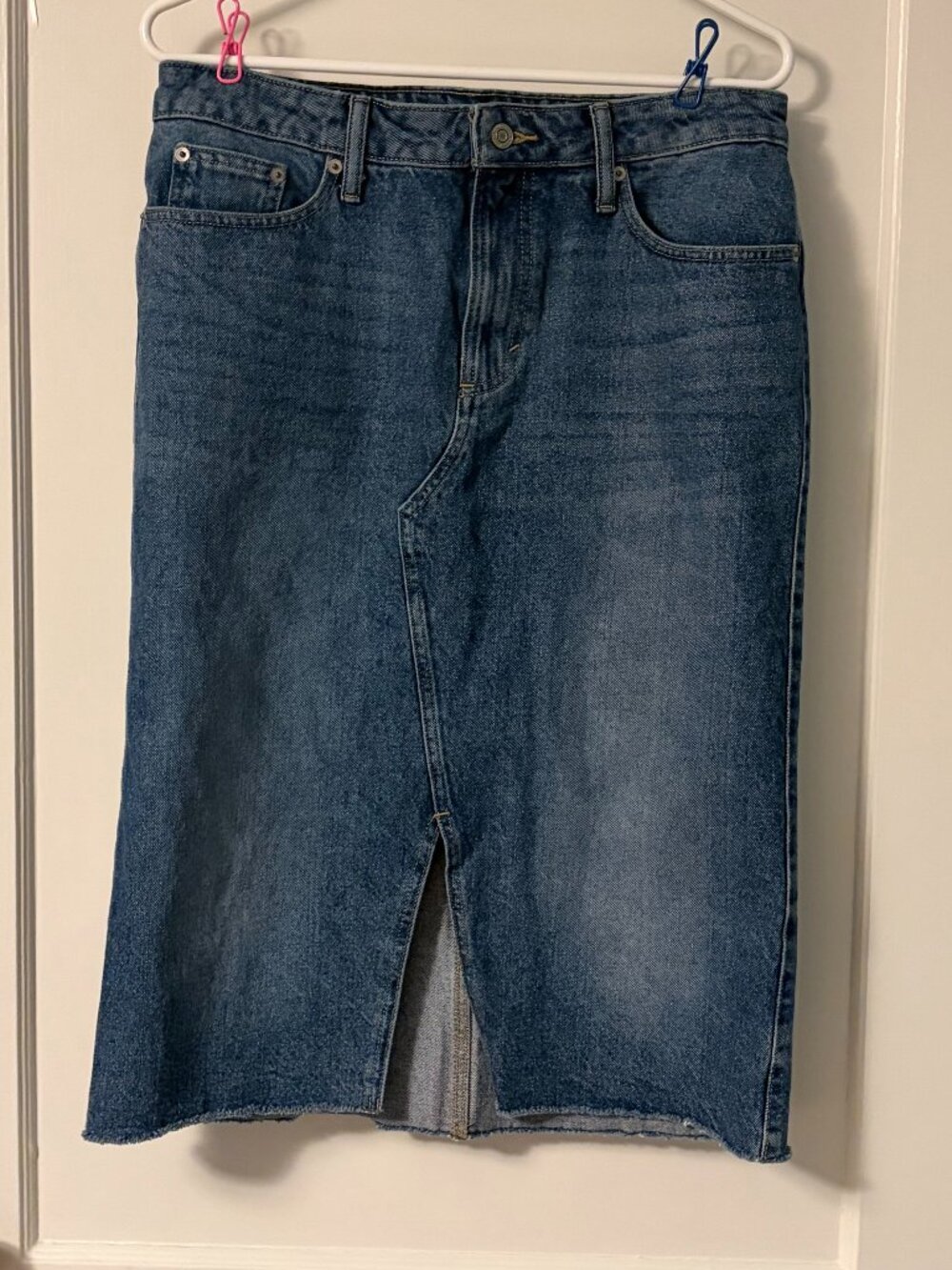 Lucky Brand denim midi skirt size 8 raw hem front slit boho fall medium wash